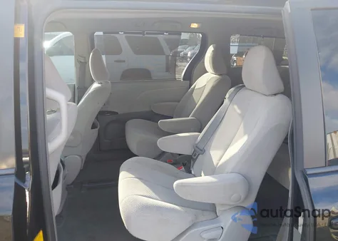 2012 Toyota Sienna Le V6 8 Passenger z USA, uszkodzony, nr VIN 5TDKK3DC1CS255931